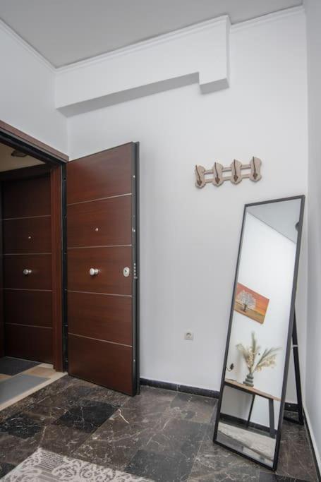 Lovely,Central, Spacious 2-Bedrooms Apartment Pireu Exterior foto