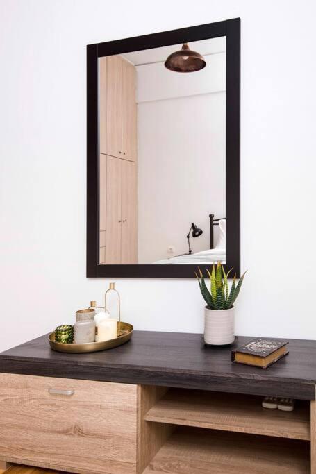 Lovely,Central, Spacious 2-Bedrooms Apartment Pireu Exterior foto